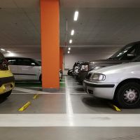 Černý plastový parkovací doraz CarStop - délka 78 cm, šířka 10 cm, výška 6 cm