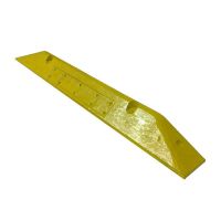 Žlutý plastový parkovací doraz CarStop - délka 78 cm, šířka 10 cm, výška 6 cm