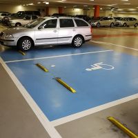 Žlutý plastový parkovací doraz CarStop - délka 78 cm, šířka 10 cm, výška 6 cm