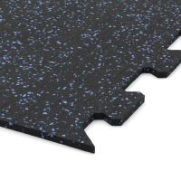 Černo-modrá gumová modulová puzzle dlažba (roh) FLOMA FitFlo SF1050 - délka 50 cm, šířka 50 cm a výška 0,8 cm