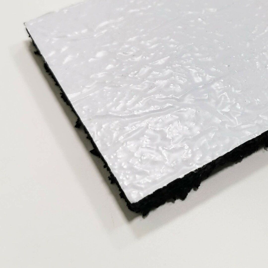 Gumová podložka s ALU fólií (pás) pod konstrukci fotovoltaické elektrárny na střechu s hydroizolací z PVC fólie FLOMA UniPad ALU - délka 200 cm, šířka 20 cm, výška 1 cm