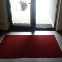 Gumová venkovní čistící vstupní rohož s obvodovou hranou FLOMA Dirt Catcher - délka 60 cm, šířka 90 cm a výška 1,4 cm