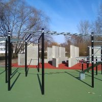 Červená hladká podlahová guma (deska) FLOMA SportFlo S850 - délka 100 cm, šířka 100 cm a výška 1,5 cm