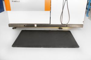 Černá gumová protiúnavová rohož - délka 15 m, šířka 150 cm, výška 1,5 cm