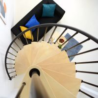 Interiérové schody Berlin 140x309 cm - buk, černé zábradlí Minka