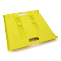 Žlutá plastová nájezdová rampa - délka 68,6 cm, šířka 68,6 cm