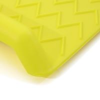 Žlutá plastová nájezdová rampa - délka 68,6 cm, šířka 68,6 cm
