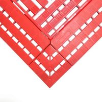 Červená náběhová rohová hrana WORK-DECK - délka 11,2 cm, šířka 11,2 cm a výška 2,5 cm