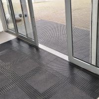 Černá náběhová hrana "samice" MF Safety Ramps D12/C12 Nitrile - délka 100 cm a šířka 6 cm